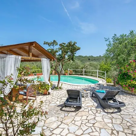 Georgina House فيلة Velianitátika