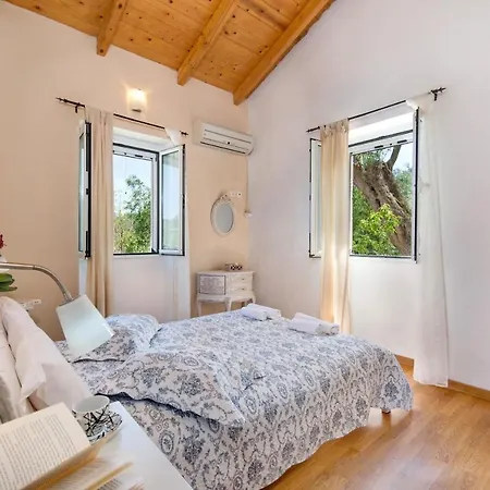 فيلة Georgina House
