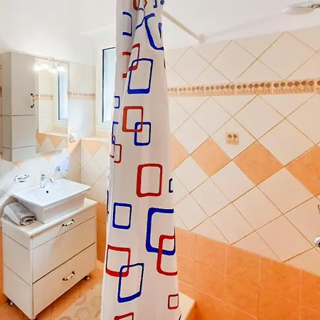 Georgina House Velianitátika